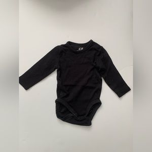 H&M organic body suit 2/4 months NWOT